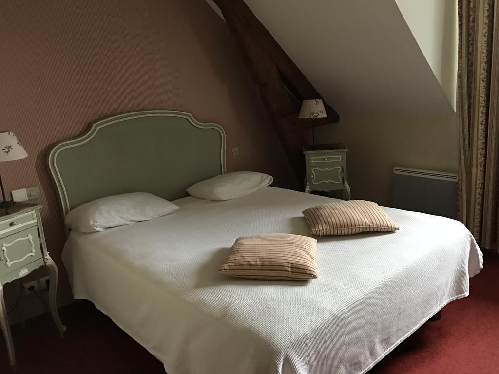 The Originals City, Hotel La Cour Carree, Eu Eu (Seine-Maritime) Exterior photo